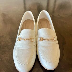 Dream Pairs Cream Croc-Embossed Loafers